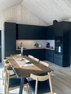 Panoramic Cabin With Sea View On Randøy - 2