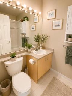 Downtown Vanc gem, Sleeps 4, free Parking, Bikes - 3