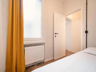 Spacious 2BR Stay near Central Station - 9