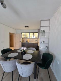 Three Hills Premium Suite near City Center - 2