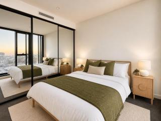 2BR Apartment in FV Flatiron | Pool, Gym, Train - 8