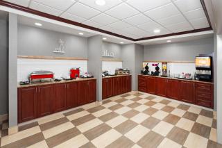 Hampton Inn and Suites Alexandria - 2