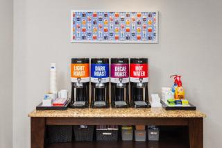 Hampton Inn and Suites Alexandria - 1