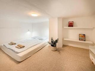 L16 The Hidden Opera Boutique Apartment - 8