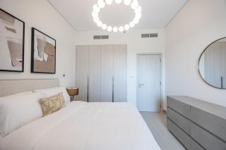 Bloomfields 2BR plus M in Yas Golf Collection Fairways - 4