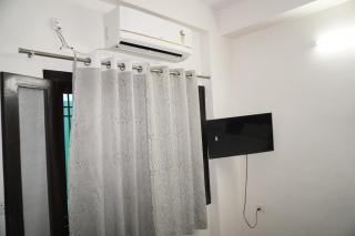 Hotel J K Inn - 8