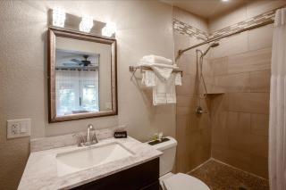 Lantern Light Inn - Romantic Getaway - 8