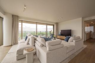 Luxury Apartment with Panoramic Views - 8