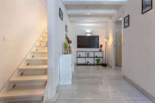 GuestHost - Bright Apartment with Patio & Parking - 7