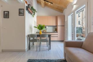 GuestHost - Bright Apartment with Patio & Parking - 9