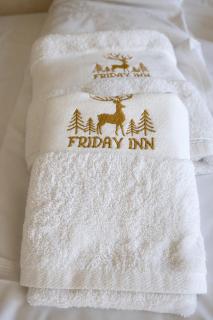 Friday Inn Igloo - Jacuzzi încălzit, Foișor cu încălzire infraroșu si videoproiector, Intimitate, Natură, Priveliște & Iaz - Escapadă romantică premium într-un tiny house unic în Romania - La doar o oră de București si 25 min de Sinaia - 1