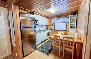 Cozy Arctic Haven and Retreat Within the Arctic Circle - 9