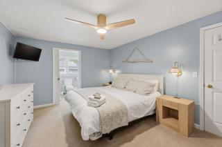 Lakefront Home in Madison - Private Beach - 6