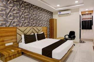Hotel Lakeview Vadodara - 2