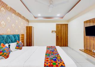 Hotel Lakeview Vadodara - 1