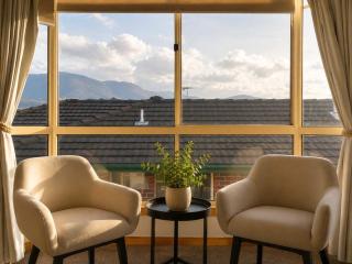 The Lindisfarne Loft - close to CBD and Airport - 1