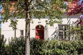 Historic Terraced House In The White City - 9