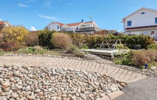 Lovely Apartment In Skärhamn With Wifi - 0