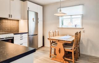 Lovely Apartment In Skärhamn With Wifi - 4