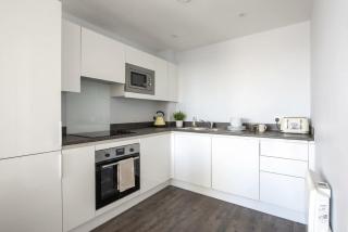 Convenient 2 Bed Apartment in Central Birmingham - 9