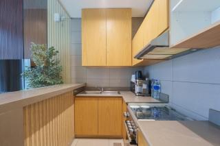 Luxury Sky-High Studio with Pool & Parking CB2-10-SS4-606-st-- - 5