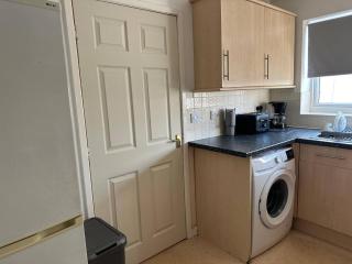 Runcorn cozy 3-bed entire house - 4