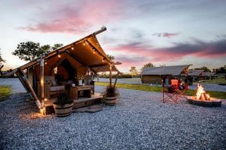 Outstanding Tented Cabin with Fire Pit in Cassville, Missouri - 9