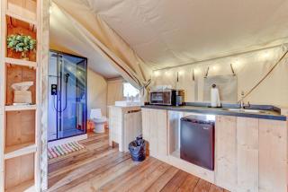 Johnson City Safari Glamping Tent on a Working Winery, Perfect for an Escape for Wine Lovers - 8
