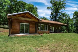 Enchanting Riverside Cabin Retreat with Mountain Views near Sardis Lake Oklahoma - 0