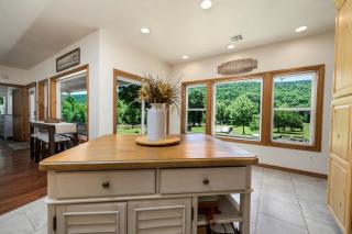 Enchanting Riverside Cabin Retreat with Mountain Views near Sardis Lake Oklahoma - 7