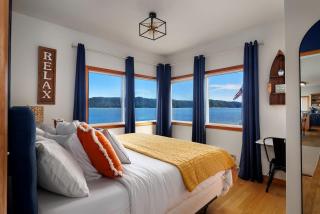 Gorgeous, Waterfront Beach Cottage on Oyster Bay with Easy Access to Olympic National Park - 1