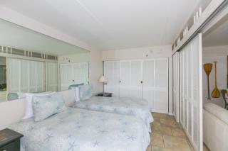 Spacious One Bedroom Harbor View Condos at Ilikai Marina With Private Balcony - 4