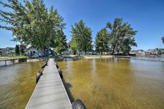 Pet-Friendly Lake Cabin with Dock & Kayaks & Fire Pit in Houghton Lake, Michigan - 6