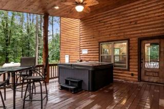 Luxury Lodge with Hot Tub, Pool & Game Room near Broken Bow Lake – Hochatown, OK - 8