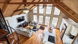 Peaceful Luxury Cabin with Floor-to-Ceiling Glass Views & Historic Gas Log Near Cloudland Canyon, Mentone, Alabama - 8