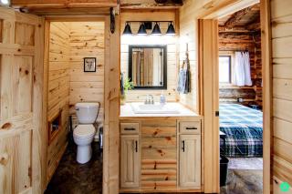 Beautiful Rustic Cabin with Breathtaking Scenic Views for a Peaceful Escape in Blanding, Utah - 8
