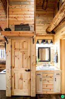 Beautiful Rustic Cabin with Breathtaking Scenic Views for a Peaceful Escape in Blanding, Utah - 4