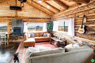 Beautiful Rustic Cabin with Breathtaking Scenic Views for a Peaceful Escape in Blanding, Utah - 2