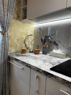 New modern studio on the 1st floor, all amenities - 2