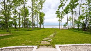 Lakefront Paradise: Hot Tub, Kayaks & Family Fun in Wisconsin - 6