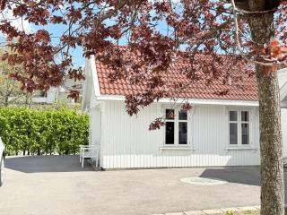 Charming Guesthouse near city center - parking available - 0