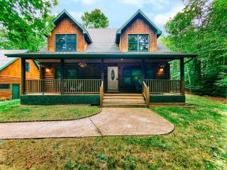 Cozy Log Cabin with Hot Tub & Firepit near Pebble Beach, Sister Bay, Wisconsin - 9