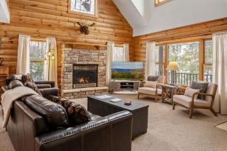 Cozy Log Cabin with Hot Tub & Firepit near Pebble Beach, Sister Bay, Wisconsin - 4
