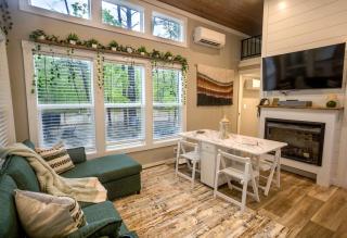 Whimsical Mountain Tiny House with Hot Tub near South Cumberland State Park Tennessee - 5