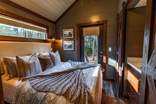 Peaceful Pine Tiny House Retreat with Private Hot Tub & Mountain Views Near South Cumberland State Park, Monteagle, TN - 7