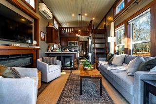 Peaceful Pine Tiny House Retreat with Private Hot Tub & Mountain Views Near South Cumberland State Park, Monteagle, TN - 6