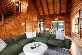 Spacious and Pet Friendly Log Cabin for Sixteen Guests in Fredericksburg, Texas - 7