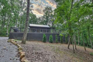 Pet-Friendly Cabin with Private Deck and BBQ in Tennessee - 4