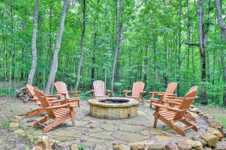 Pet-Friendly Cabin with Private Deck and BBQ in Tennessee - 2