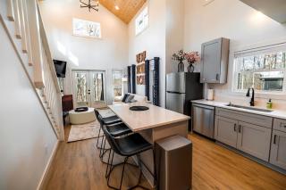 Scenic Bluffside Tiny Home Retreat with Kid-Friendly Loft near South Cumberland in Monteagle, Tennessee - 5